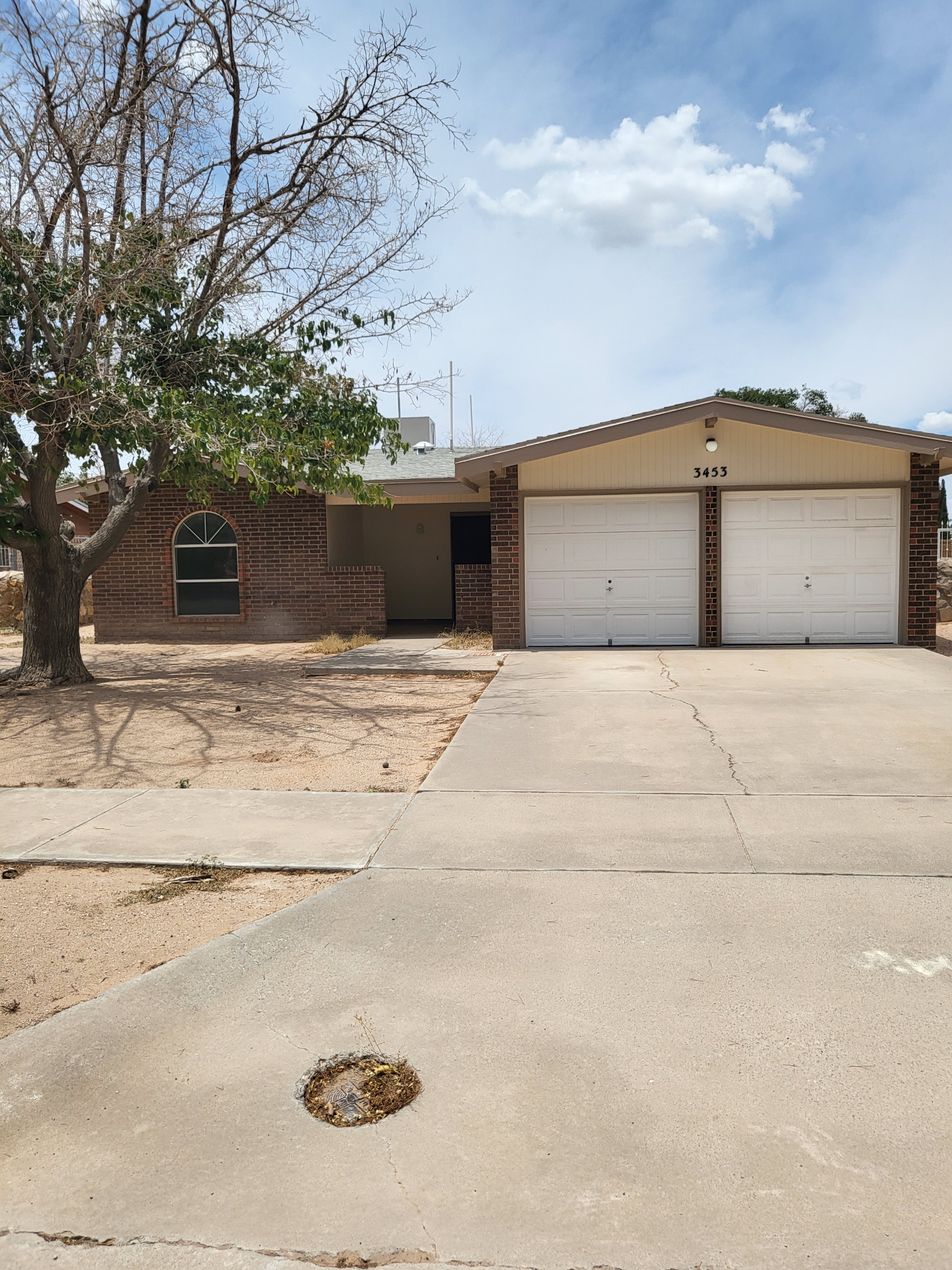 3453 Hollyglen Street